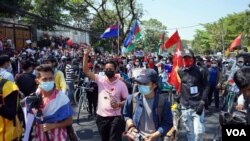ရန်ကုန်မြို့ရှိ အမေရိကန်သံရုံးရှေ့ စစ်အာဏာသိမ်း ဆန့်ကျင် ဆန္ဒပြ မြင်ကွင်း။