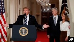 သမ္မတ Trump၊ Neil Gorsuch နဲ့ ဇနီး
