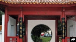 圣彼得堡的中国园林建筑,在冬宫和涅瓦河附近,圣彼得堡建城300年之际由中国赠送