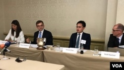 美国专家与台湾外交官2019年6月18日在美国智库全国亚洲研究局座谈会上讨论美国对台政策(左起,美国鲍尔亚洲集团资深主任马翊庭、斯坦福大学台湾民主安全项目主任祁凯立、驻美国台北经济文化代表处政治组组长赵怡翔、马里兰大学政府与政治系教授斯科特·卡斯特纳(美国之音钟辰芳拍摄)