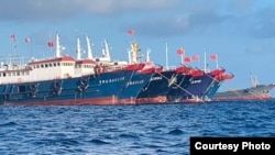 菲律宾海警队提供的2021年3月27日大批中国船只停泊在南中国海有争议的惠特森礁 (中国称牛轭礁,菲律宾称朱利安·费利佩礁)(Whitsun Reef)的照片
