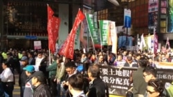 香港元旦游行上路 各种主张汇集碰撞 香港元旦游行上路 各种主张汇集碰撞