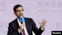谷歌首席执行官皮查伊在中国乌镇举行的第四届世界互联网大会上讲话。(2017年12月3日)