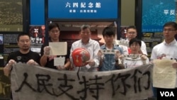 香港支联会5月12日中午在位于香港城市大学的临时六四纪念馆前,向媒体展示了六四死难者王楠的遗物。(美国之音谭嘉琪拍摄)