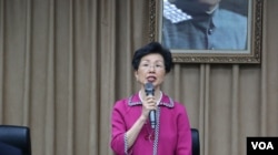台湾陆委会主委张小月2017年4月11日傍晚召开中外记者会,阐明政府有关李明哲案原则立场。 (申华 拍摄)
