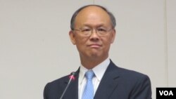 台湾行政院政务委员、贸易谈判代表邓振中 (资料照片)