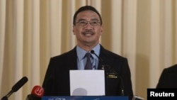 马来西亚国防部长希山慕丁·胡先(资料照片)