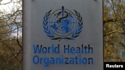 位于瑞士日内瓦的世界卫生组织(WHO)总部大楼外的WHO标识