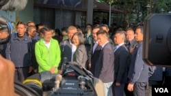 2020年1月11日,台湾总统蔡英文在新北市投完票后离开投票站。(美国之音李逸华拍摄)