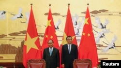 中国国家主席习近平与越南总理阮春福在北京会面(资料图,2016年9月12日)
