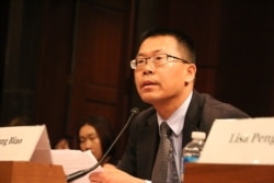 资料照: 维权律师滕彪在国会作证(美国之音杨晨拍摄)