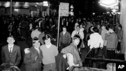1966年,纽约格林威治村,这里曾是反文化运动人士聚集的地方