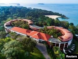 新加坡圣陶沙的嘉佩乐酒店(Capella Hotel)。川金会将于新加坡时间6月12号早上9点开始。白宫新闻发言人桑德斯(Sarah Huckabee Sanders)在推特宣布:“川金会将在新加坡圣陶沙的嘉佩乐酒店(Capella Hotel)举办。我们感谢东道主新加坡人的好客。”