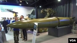 2014俄罗斯国防武器出口展上,伊斯康德尔-M战术导弹系统所携带的导弹。(美国之音白桦拍摄)