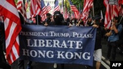 香港抗议者星期天9月8日游行到美国驻香港领事馆呼吁美国关注香港问题。(法新社)