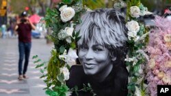 Tina Turner ဝမ်းနည်းကြောင်း အခမ်းအနားမြင်ကွင်း