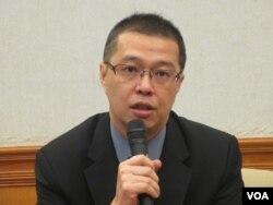 台湾陆委会法政处副处长周鸣瑞(美国之音张永泰拍摄)