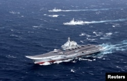 中国辽宁号航母等军舰在南中国海演习(2016年12月)
