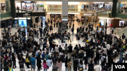 香港城市大学学生在新界沙田新城市广场中庭举办“无惧学术打压”公开论坛 (2019年10月29日)