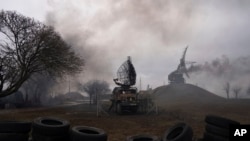 На архівному фото: база ППО, Маріуполь, 24 лютого 2022р. AP Photo/Evgeniy Maloletka