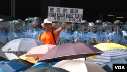 香港本土派人士认为,雨伞运动后警民关系恶化是旺角冲突的原因之一( 美国之音汤惠芸)。