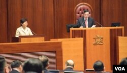 香港特首林郑月娥出席立法会大会质询时间 (美国之音汤惠芸拍摄)