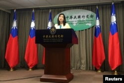 资料照:台湾外交部发言人欧江安在记者会上