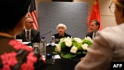 2023 年 7 月 7 日,美国财政部长珍妮特·耶伦在北京出席与中国美国商会成员举行的商业圆桌会议。