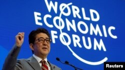 日本首相安倍晋三2019年1月23日在达沃斯论坛上演说