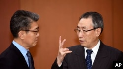 中国朝鲜半岛事务特别代表武大伟与韩国朝鲜问题高级官员金弘筠在首尔举行会谈(2017年4月10日)
