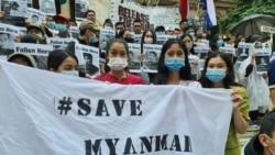 ဆန္ဒပြသူတွေ ကိုဗစ်ကာကွယ်ရေးစည်းကမ်းလိုက်နာဖို့ တိုက်တွန်းနေ ဆန္ဒပြသူတွေ ကိုဗစ်ကာကွယ်ရေးစည်းကမ်းလိုက်နာဖို့ တိုက်တွန်းနေ