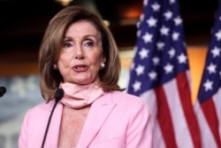 美国众议院议长南希·佩洛西在华盛顿国会大厦与国会记者举行每周新闻发布会(2020年6月30日)。