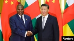 中国国家主席习近平在北京人大会堂会见到访的中非共和国总统图瓦德拉。(2018年9月6日)