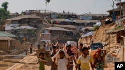 Kutupalong ဒုက္ခသည်စခန်းမှ ရိုဟင်ဂျာများ