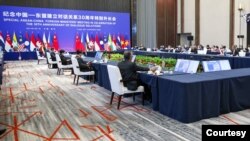 တရုတ်-အာဆီယံ နိုင်ငံခြားရေးဝန်ကြီးများ ချုံကင်းမြို့မှာ ဆွေးနွေးစဉ် (ဓာတ်ပုံ- Twitter/@ Vivian Balakrishnan)
