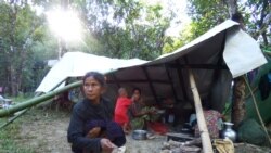 ရခိုင်ဒေသ တိုက်ပွဲနေရာတွေမှာ နေအိမ်တွေဖောက်ထွင်းခံရ ရခိုင်ဒေသ တိုက်ပွဲနေရာတွေမှာ နေအိမ်တွေဖောက်ထွင်းခံရ