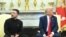 President ya ekolo Amerika Donald Trump na president Volodymyr Zelensky bakutani na buera Oval na Maison lanche, Washington D.C., 28 sanza ya mibale 2025.