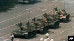 1989年6月5日,有人在北京的长安街上阻拦坦克。据说他叫王维林