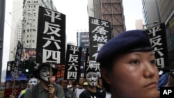 香港民众5月29日举行爱国民众大游行,要求平反六四