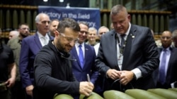 Президент України Зеленський відвідав завод армійських боєприпасів у США. Відео Президент України Зеленський відвідав завод армійських боєприпасів у США. Відео