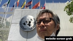 华涌在曼谷联合国难民署前(华涌推特照片)