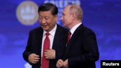 中国国家主席习近平和俄罗斯总统普京在圣彼得堡出席国际经济论坛会议期间。(路透社 2019年6月7日)