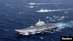中国海军辽宁号航母编队在南中国海演习。(2016年12月资料照)