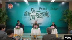 全国记协举行中外记者茶座会,就自焚、外媒记者进藏等问题展开讨论(美国之音东方拍摄)