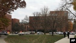 (资料图)俄亥俄州立大学11月28日发生枪击事件,警方封锁现场。