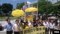 泛民议员否决又筛选普选方案后要求重启政改(美国之音海彦拍摄)