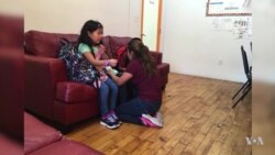 危地马拉非法移民母亲与子女在纽约团聚 (英语视频) 危地马拉非法移民母亲与子女在纽约团聚 (英语视频)
