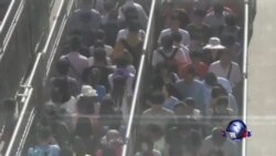 北京加强安检 地铁大排长龙 北京加强安检 地铁大排长龙