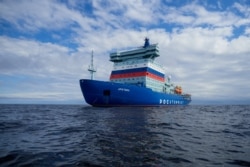 一艘核动力破冰船在波罗的海芬兰湾海域试航。(2020年7月5日)