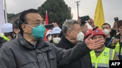 中国总理李克强在视察武汉新建医院工地时讲话。(2020年1月27日)